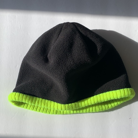 Kids Nike Fleece Black & Neon Green Hat - Picture 2 of 5